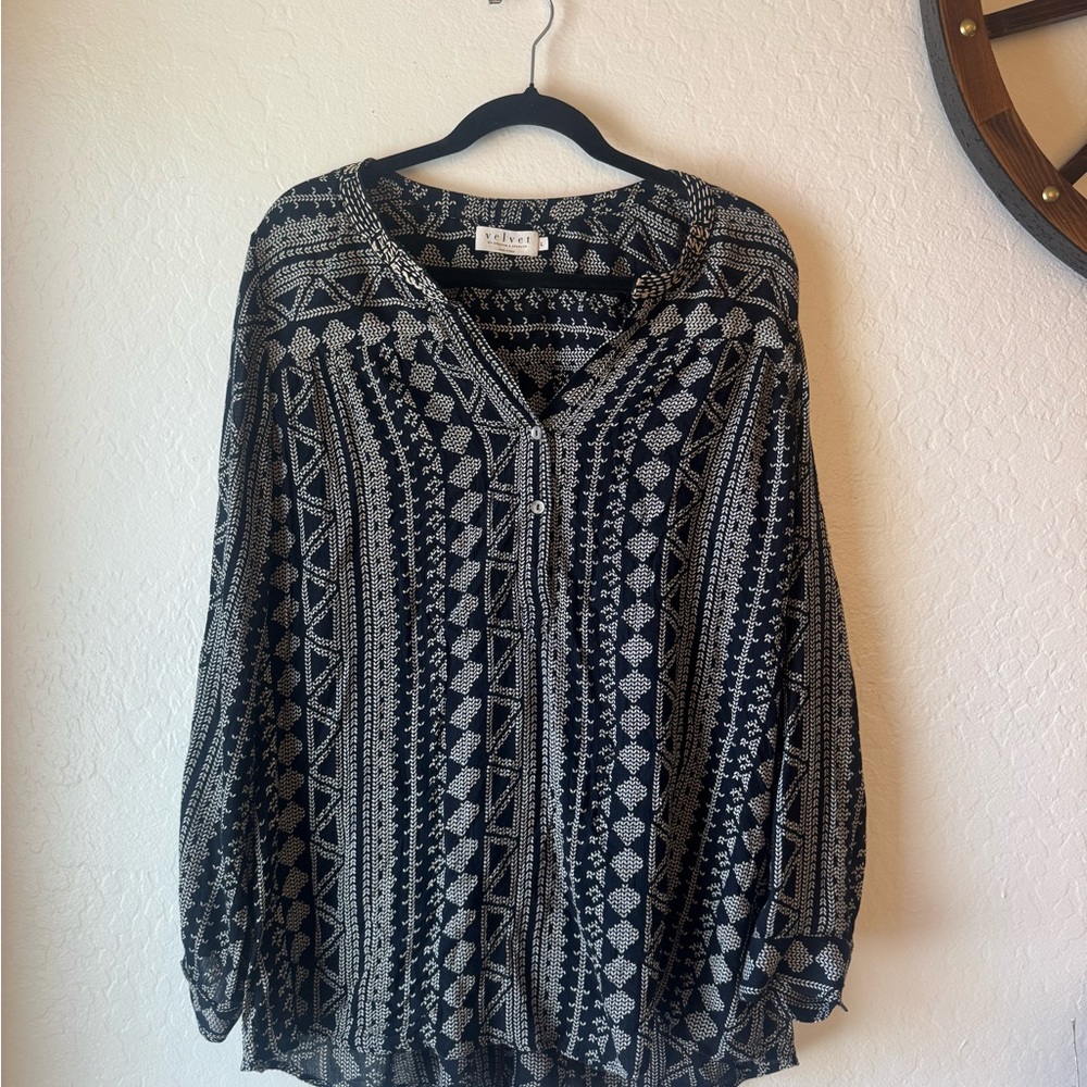 Velvet by Graham & Spencer Black and White Relaxed Tie Front Blouse